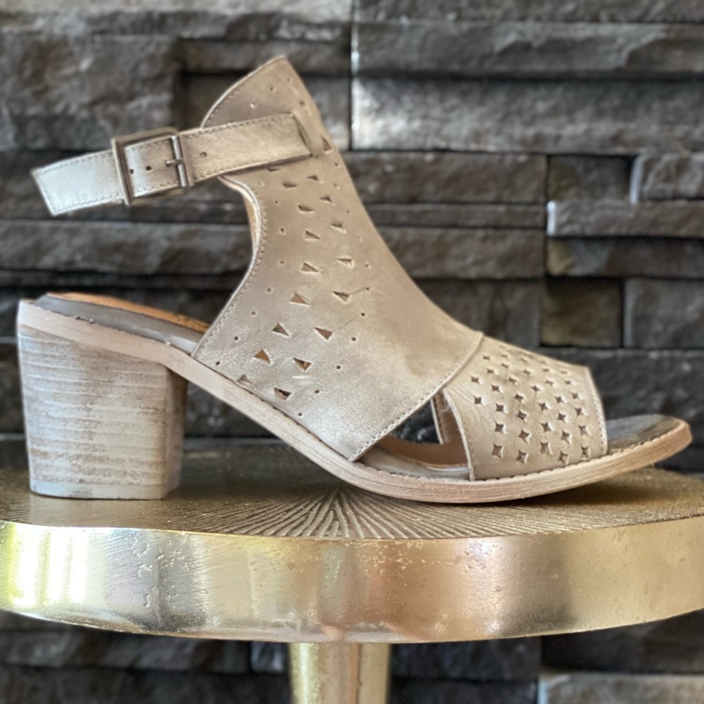 NWT Roan by Bed Stu Leather Heeled Sandals